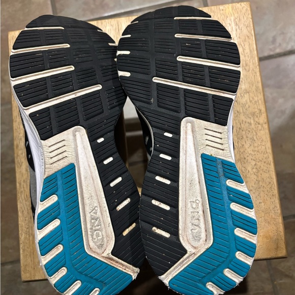 Brooks Range 2 Black and Gray Running Shoes